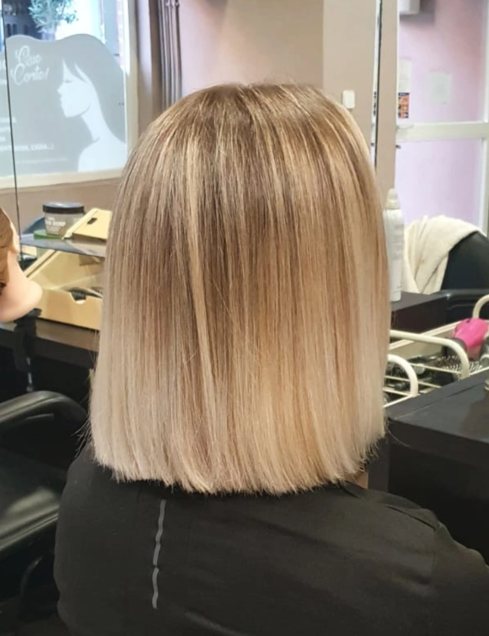 mechas balayage en rubio platino